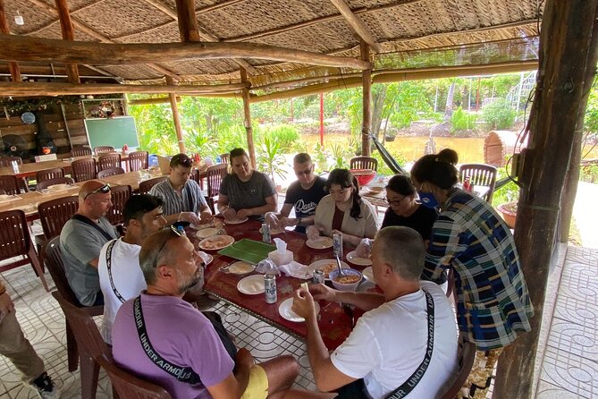 Mekong Delta Homestay Explore Nature 2-Day Family Tiny Garden - A meaningful hour with local children