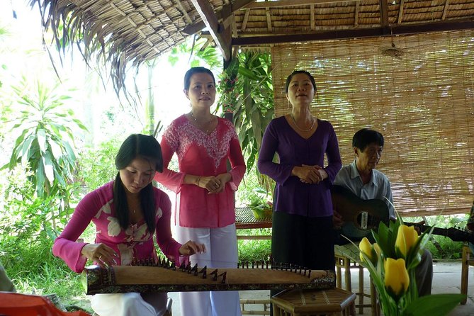 Mekong Delta Small Group Full Day Tour - Vinh Trang Pagoda: a calm first stop