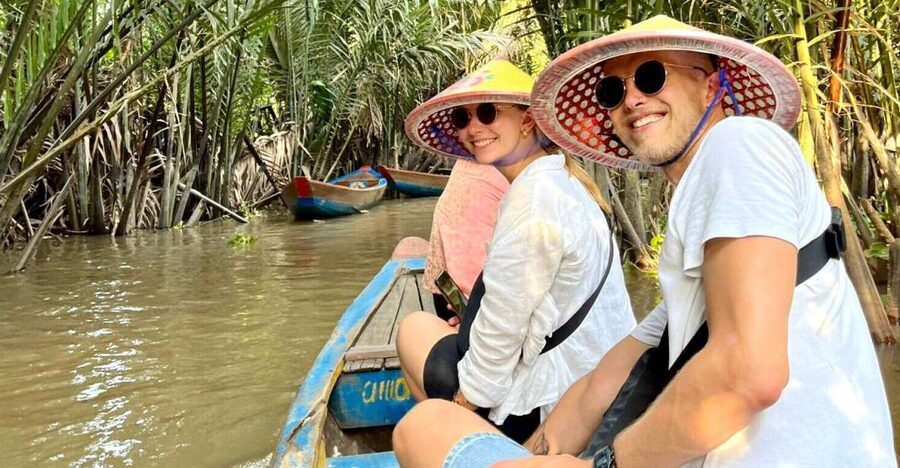 MeKong Delta Tour - Coconut candy and shopping stops