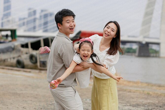Photography Tour with Professional Photographer in Ho Chi Minh - Natural poses are the real service being purchased