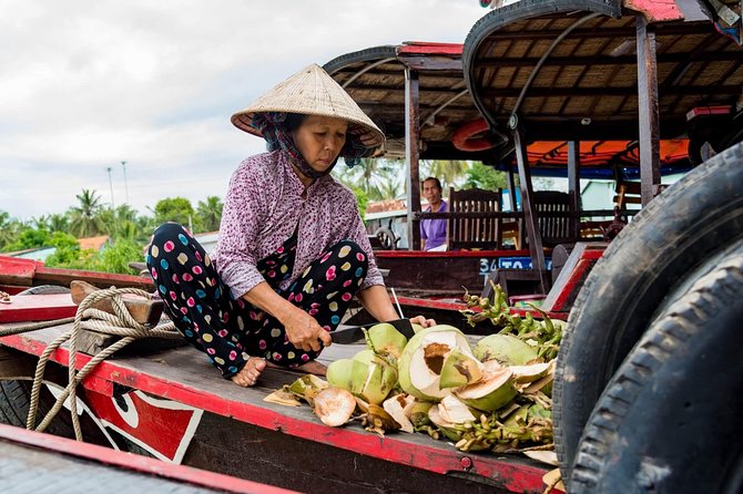 Private 2-Day Tour: Ho Chi Minh City to Cambodia by Mekong River - Ben Tre lunch and the long road to Chau Doc