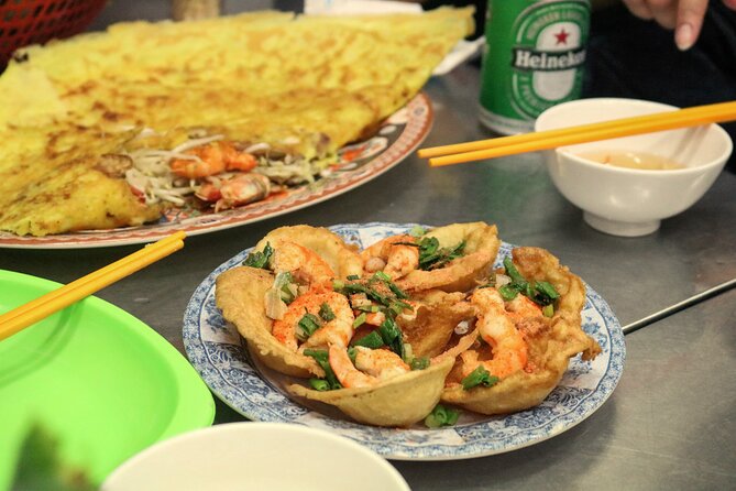 Private Local Food 4-hour Scooter Tour in Ho Chi Minh City - A walk through Nguyen Thien Thuat Apartment Buildings