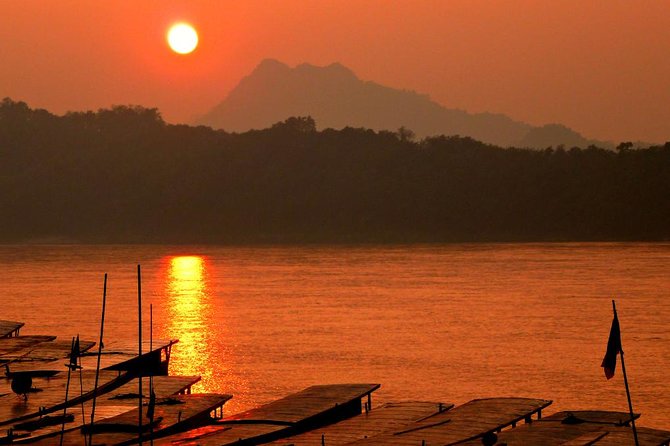 PRIVATE Luxury Sunset Mekong Afternoon trip from HCM city - Honey tea and a quiet rowing boat