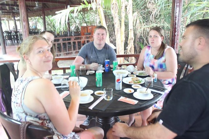 Private Mekong Delta Tour – Boat Ride & Local Lunch - A riverside lunch with a vegetarian option