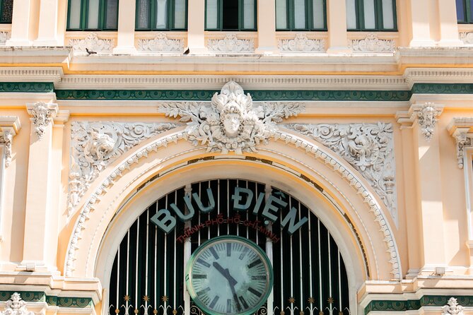 Private Photography Tour & Ho Chi Minh City Exploration By Local - Independence Palace and a change of mood