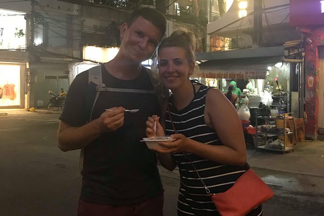 Private sight-seeing motorbike tour with local expert/student in HCMC - Walking through Ho Thi Ky Flower Market