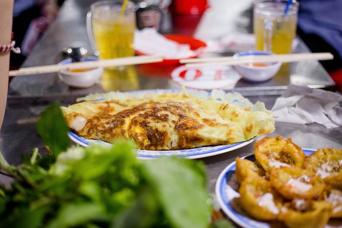 Private Street Food Motorbike Tour in Ho Chi Minh City - District 5: apartment life and coconut dessert
