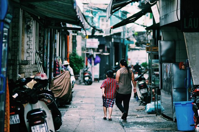 Private Street Food Tour by Motorbike/Car with Local Students - The motorbike ride through Ho Chi Minh City
