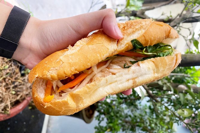 Private Street Food Tour by Scooter in Ho Chi Minh City - A Vietnamese local pub and the evening food rhythm