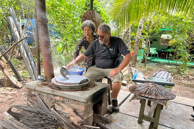 Private tour: Explore the authentic rural life in Ben Tre - Trying the handloom at the mat-weaving house