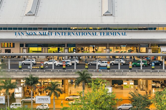 Private transfer Tan Son Nhat Airport (SGN) - Hotels In City - A simple final ride from Ho Chi Minh City