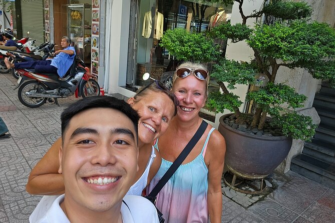 Private Walking Half Day Tour in Ho Chi Minh City - Choosing between the War Remnants Museum and Independence Palace