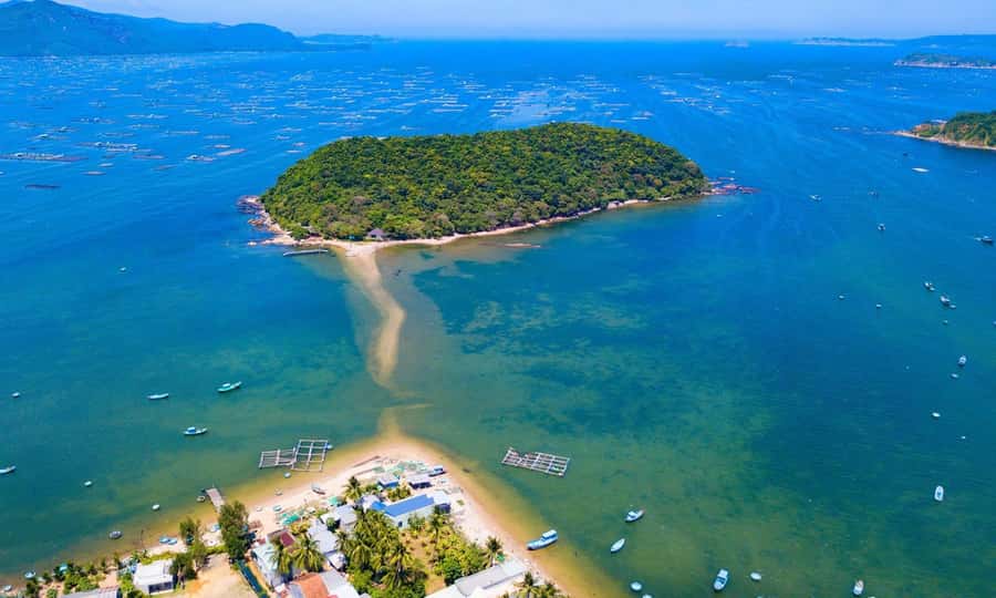 Quy Nhon Island Day Tour: Ky Co Beach, Eo Gio - Nhon Hai fishing village and the squid pancake lunch