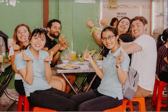 Saigon After Dark With Seafood, Beer & Live Music Bar - Guides, private groups, and the pace of the evening