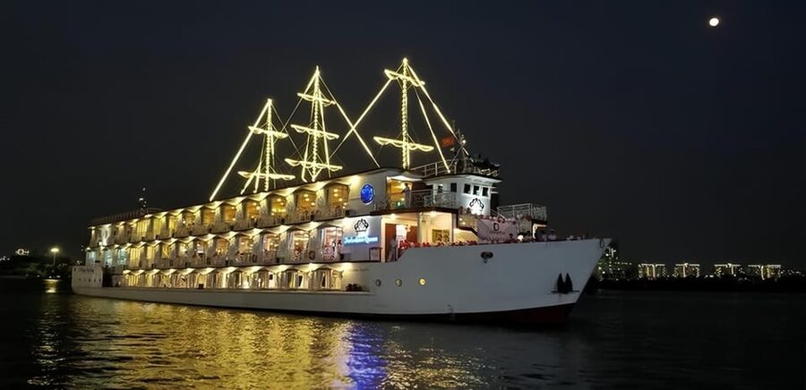 Saigon Dinner On Cruise Tour With Private Table - Dinner, music, and the timing of the meal