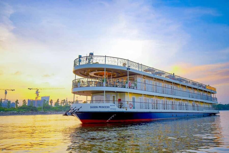 Saigon Dinner On Cruise Tour With Private Table - How the $43 price measures up