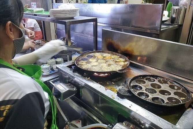 Saigon Evening Walking Street Food Tour - Bánh xèo and bánh khọt with herbs and leaves