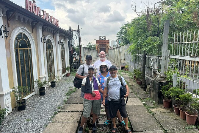 Saigon Jeep City Tour, Backstreet, Cultures hidden Gems 4 Hours - Coffee and old apartments on Nguyen Thien Thuat Street