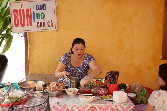 Saigon Local Sightseeing Free Walking Tour - What the $5.92 price really means