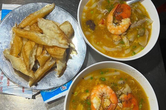 Saigon Street Food By Night - Foodie City Private Tour With Local Guide - Guides who make the difference