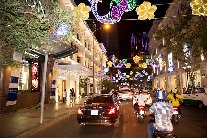 Saigon Vegan Food Tour on Scooter - Meeting your guide at 5:30 pm