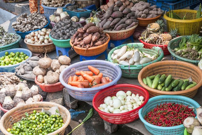Small-group Cooking Class with Market visiting (4-5 hours) - A cyclo ride sets the tone in District 1