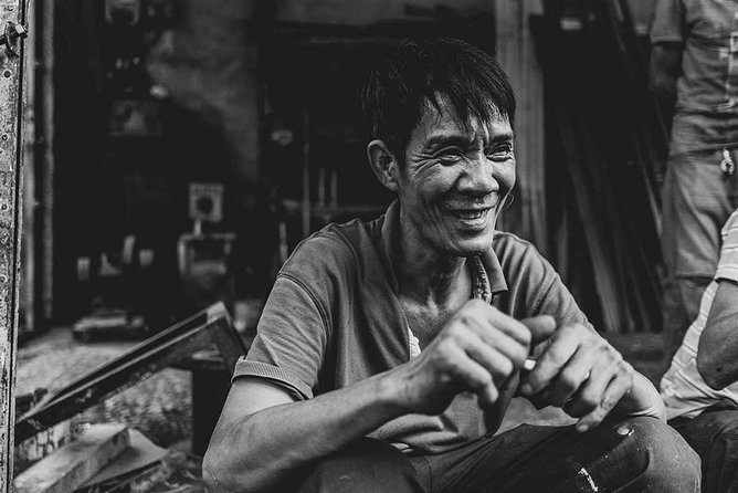 Sundown in the Colony Photo Tour - Nguyen Thien Thuat apartment buildings: start with real street life