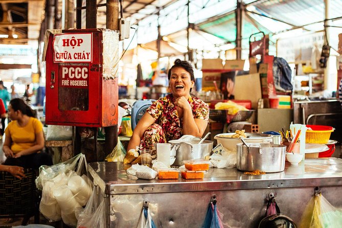 The 10 Tastings of Ho Chi Minh City With Locals: Private Street Food Tour - Turtle Lake and Saigon’s sweet-spicy papaya salad