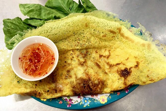 The Coolest Vegan Food Tour by Motorbike in Ho Chi Minh City - District 10 and the hands-on bánh mì stop