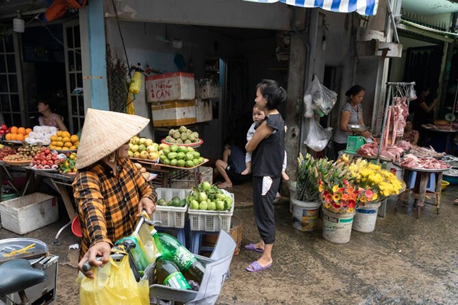 The River's Edge Photo Tour - Finishing in a traditional market