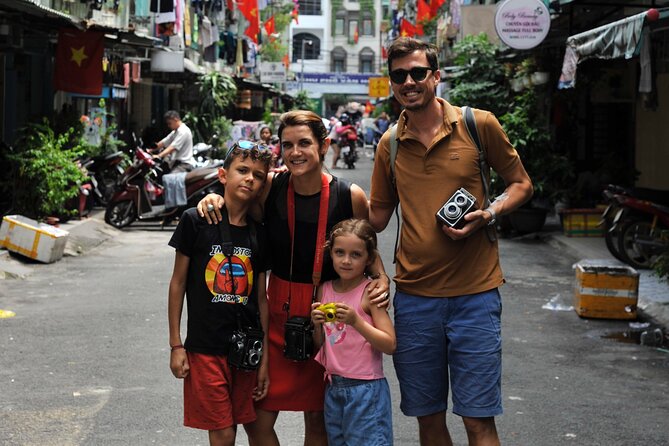 Using Medium Format film camera to discover Saigon - Inside a 1968 apartment building