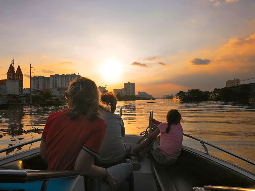VIP Tour Enjoy Romantic Sunset by Speed Boat Free Cocktail - A quieter turn near Vietnamese fishing life