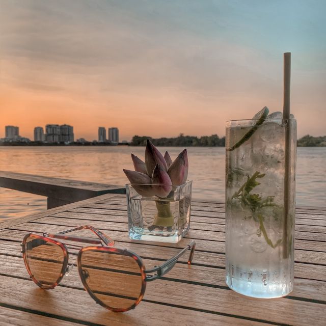 VIP Tour Enjoy Romantic Sunset by Speed Boat Free Cocktail - Who should book this evening