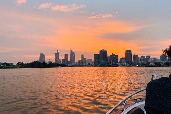 VIP Tour in Saigon: Romantic Sunset Cocktail by SpeedBoat - Guides who shape the evening
