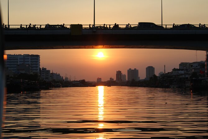 VIP Tour in Saigon: Romantic Sunset Cocktail by SpeedBoat - Comfort, weather, and practical details
