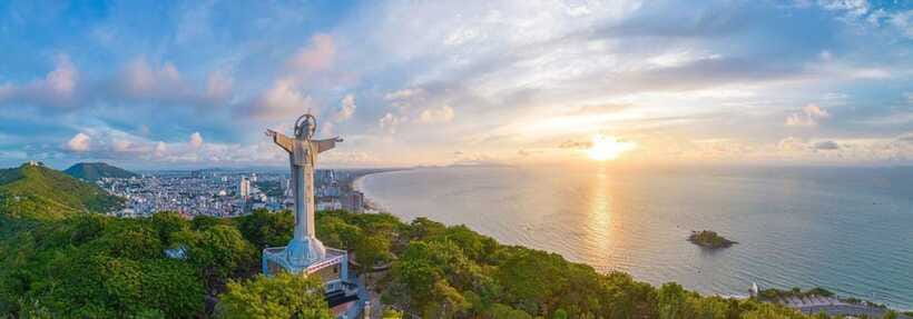Vung Tau Beach Full Day Trip From Ho Chi Minh City - White Palace, or Bach Dinh