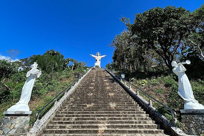 Vung Tau Essential: Beach, Christ Statue & Colonial Heritage - Seafood lunch before the beach