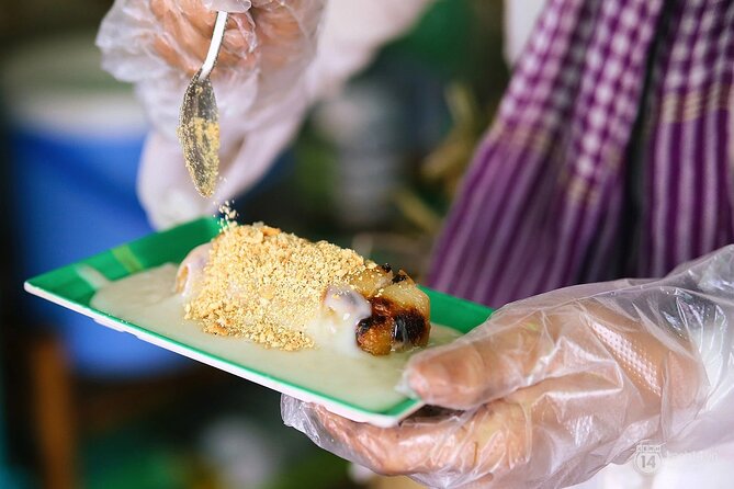 Walking Food Tour in HCM: 10 Must- Try Local Dishes & Hidden Gems - Old Apartments, Flowers, and Cholon