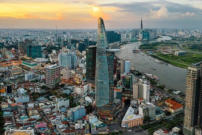 Water Puppet Show And Dinner Cruise On Saigon River Private Tour - Getting from the theater to the Saigon River